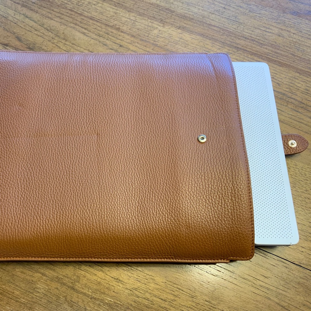 Cuyana Laptop Sleeve Caramel Leather